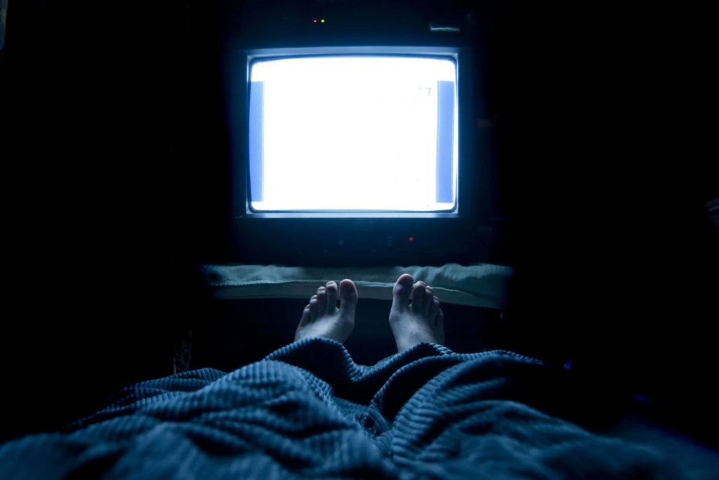 Dormir Com A Televisão Ligada