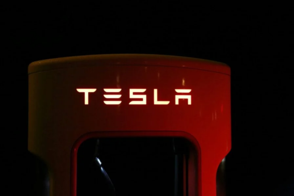 Tesla (3)