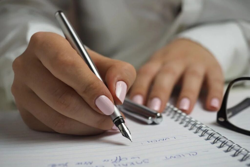 O que perdemos quando paramos de escrever à mão? Um estudo revela algo surpreendente