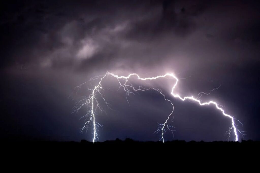 O erro silencioso que pode destruir seus eletrodomésticos durante uma tempestade