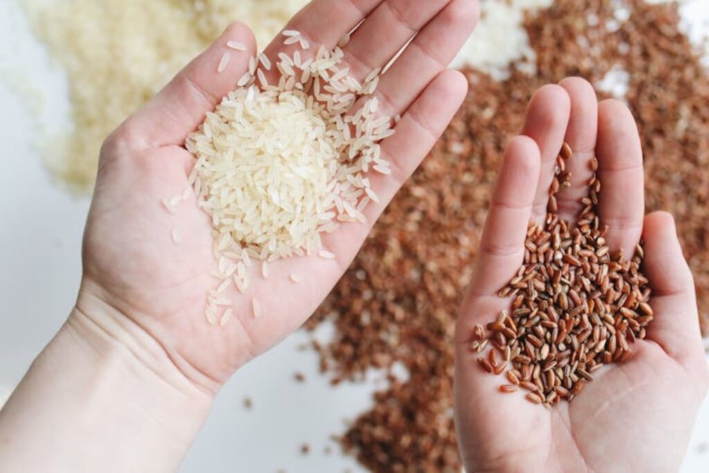Supermercados entram na mira por vender arroz e feijão com qualidade inferior à prometida