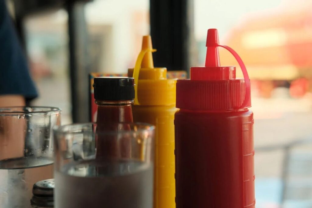 Evite riscos à saúde: conheça os 5 condimentos que você nunca deve consumir vencidos