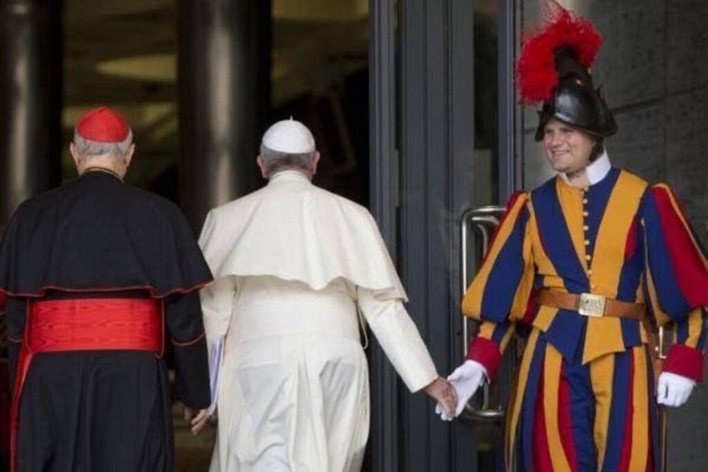 Roma em alerta: mudanças no turismo após a morte do papa Francisco