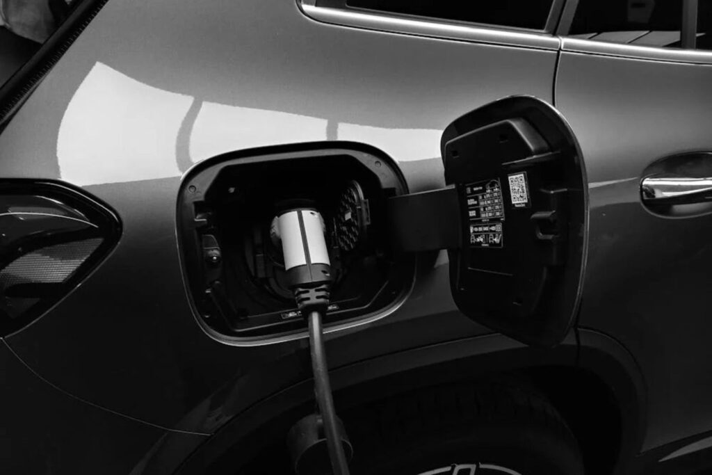 Por que o Japão está apostando contra a febre dos carros elétricos
