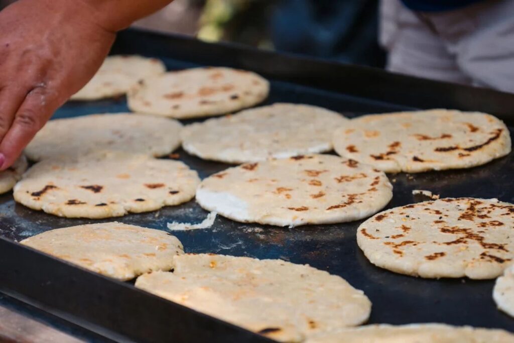 Rivalidade eterna: Quem é “dono” da arepa, Colômbia ou Venezuela?