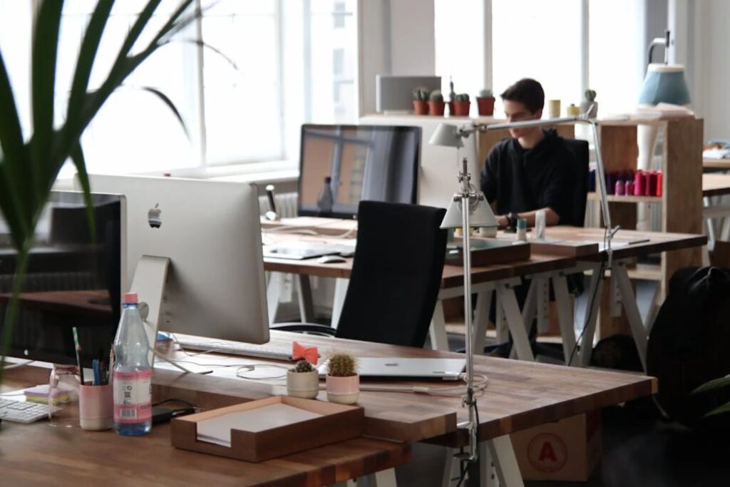 Nova jornada de trabalho 4x3 vem conquistando empresas e trabalhadores ao redor do mundo