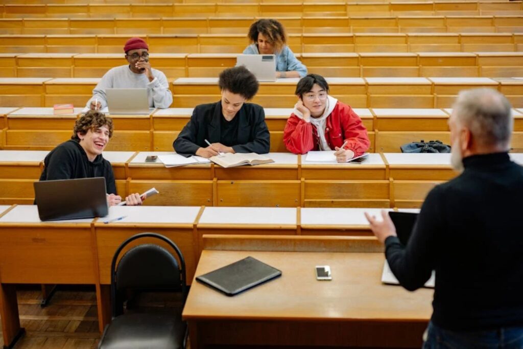 Educação e ChatGPT: Nas salas de aula está acontecendo o que ninguém imaginava