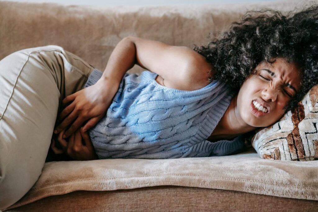 O problema de ignorar sintomas: Conheça o caso da Heather, a mulher que viveu anos com dores abdominais antes de descobrir a pior notícia