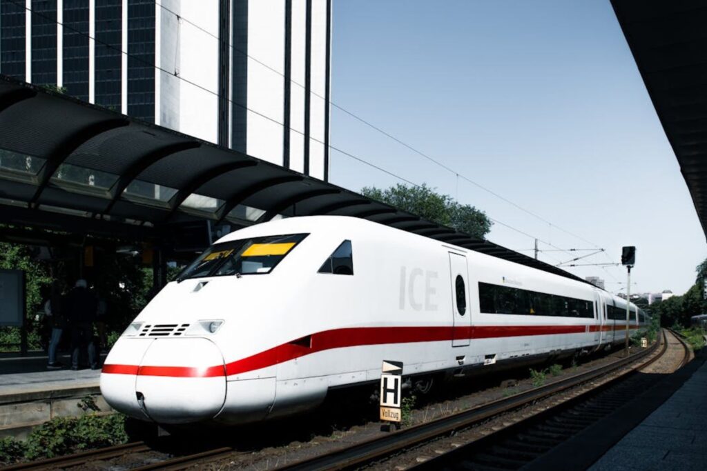 O impossível feito realidade na China: O avanço no trem-bala e silencioso que está virando o jogo entre trens e aviões na China