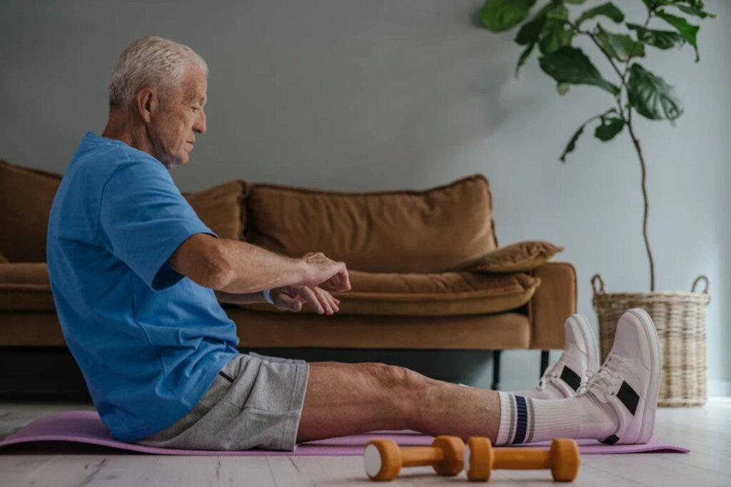 Ideal para idosos: Exercício de baixo impacto que protege suas articulações após os 65 anos