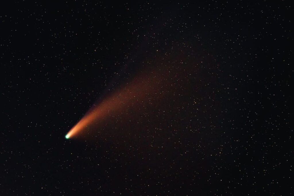 O espetáculo que iluminou o céu por poucos segundos nesta madrugada
