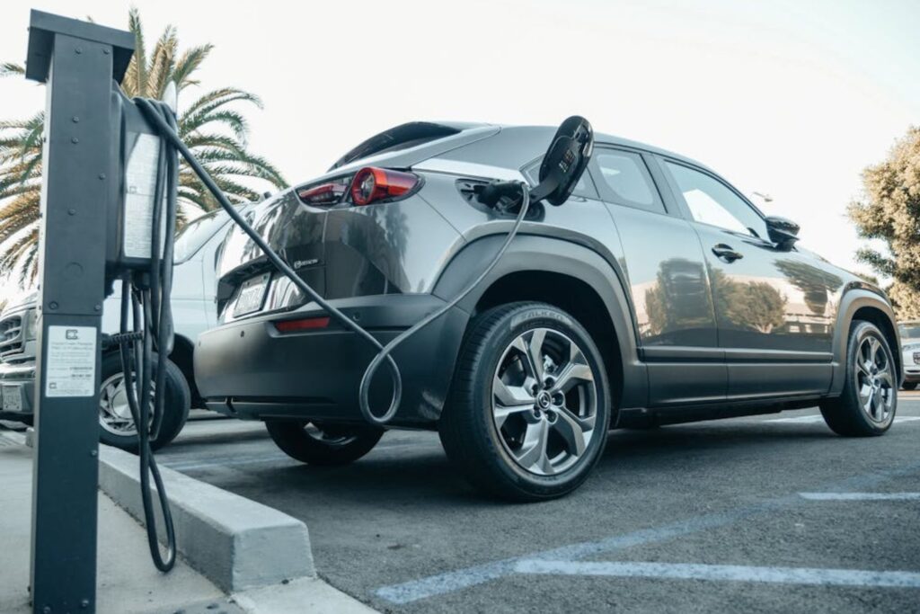 Um carro elétrico que não precisa recarga? Veja o sistema inovador do carro chinês que elimina essa necessidade
