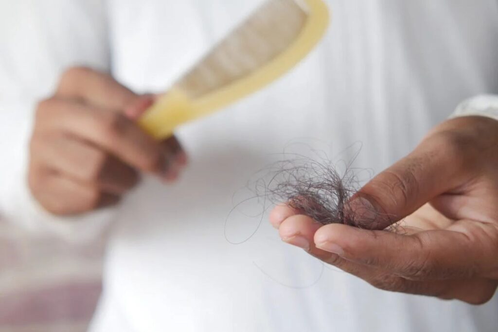 Solução definitiva para a queda de cabelo? Veja novas tecnologias que despertam o couro cabeludo e prometem transformar a luta contra alopecia