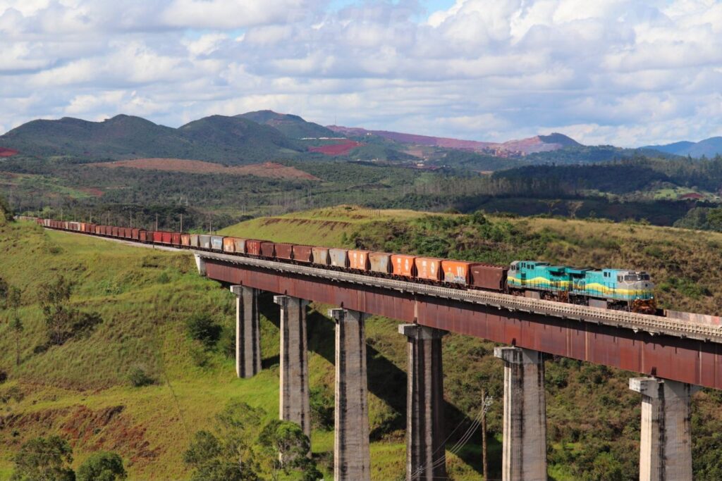 Uma jornada de 13 horas que revela paisagens secretas, memórias do Brasil e uma realidade pouco comentada