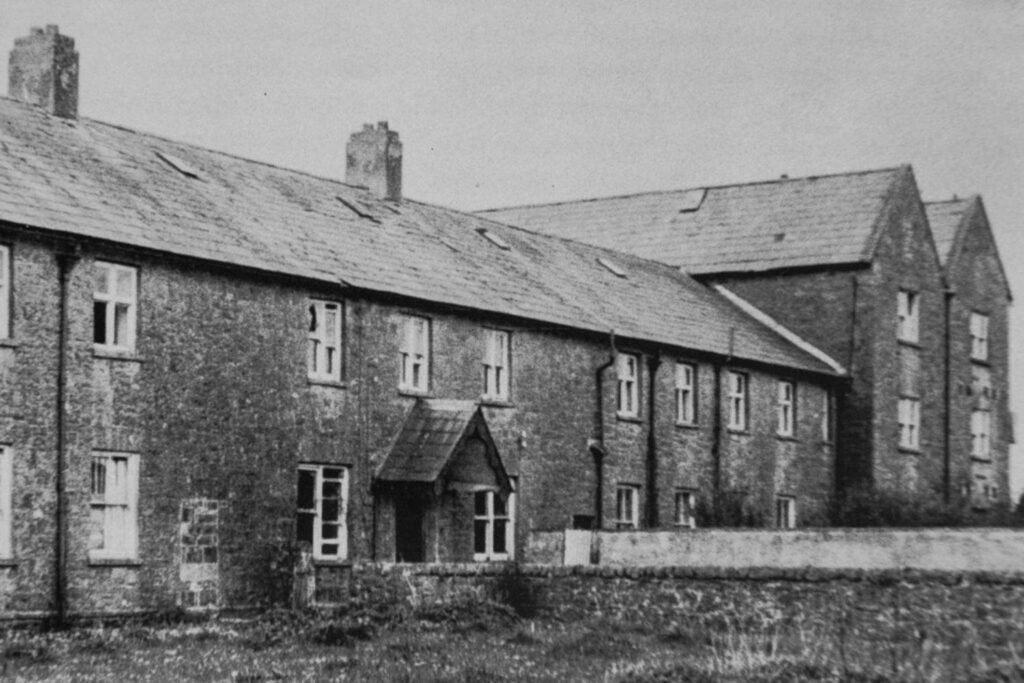 Escavações revelam horrores do passado na Irlanda, décadas após o fechamento de um abrigo que acolhia mulheres solteiras e seus filhos