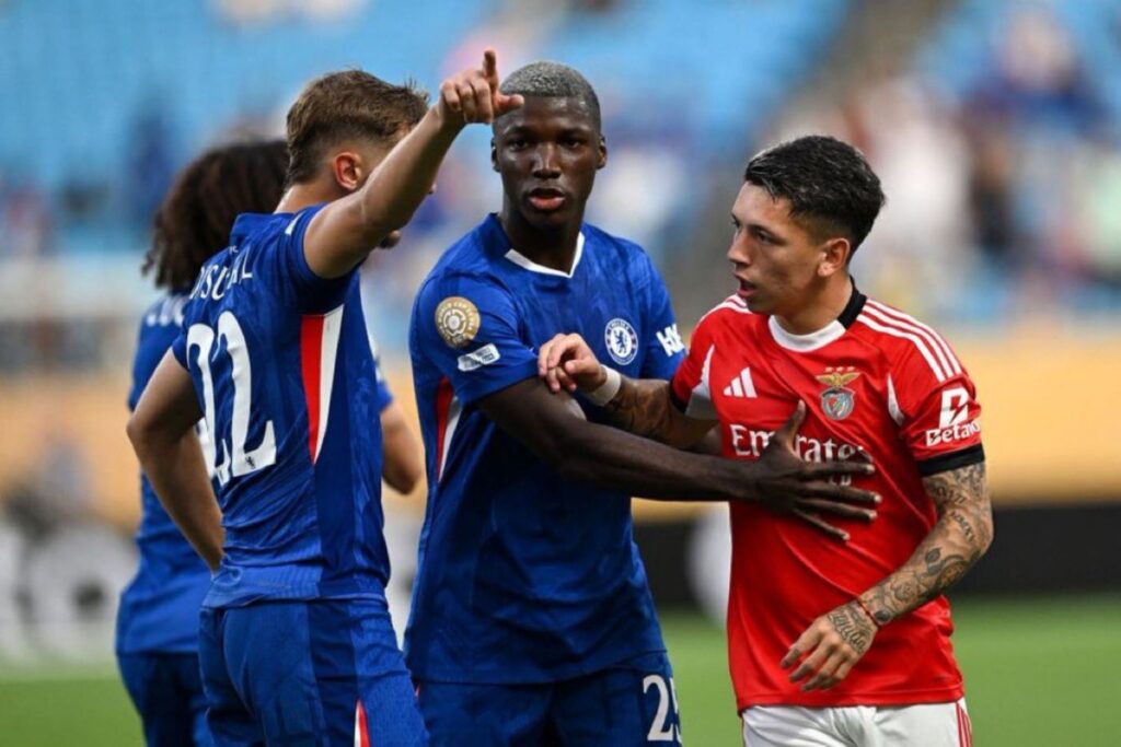 Com paralisação por raios, empate nos acréscimos e virada na prorrogação, o Chelsea superou o Benfica em um confronto cheio de reviravoltas