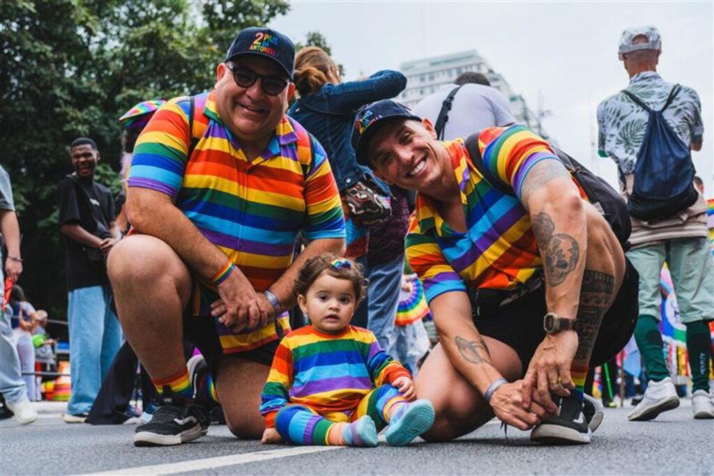 A história de um bebê que mudou tudo: amor, ciência e resistência na Parada LGBT+