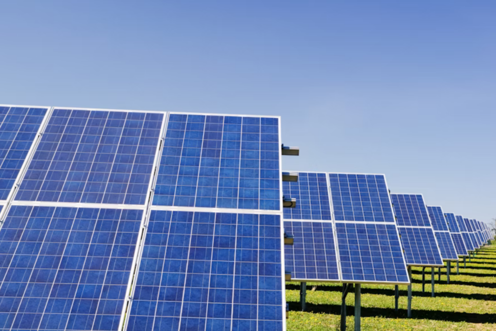 Com políticas públicas, incentivos e investimentos bilionários, Minas Gerais se consolida como líder nacional em energia solar.