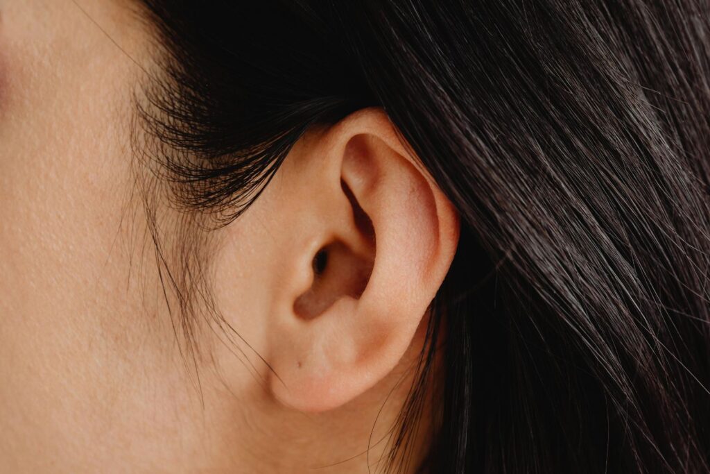 O que está por trás das orelhas vermelhas? Uma pista do corpo que você talvez esteja ignorando