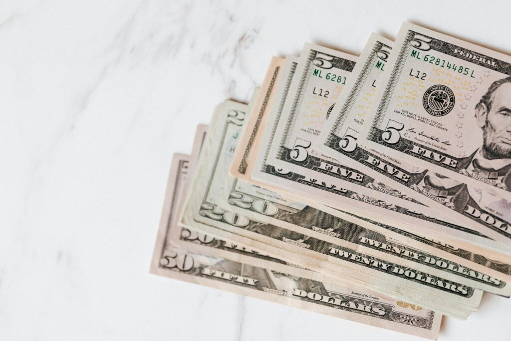 Dólar dispara após sinal dos EUA e mercado reage com queda imediata