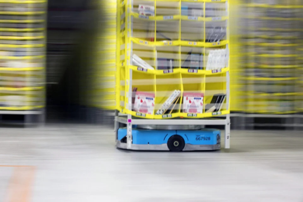 A Amazon acaba de ultrapassar a marca de 1 milhão de robôs em seus centros logísticos.