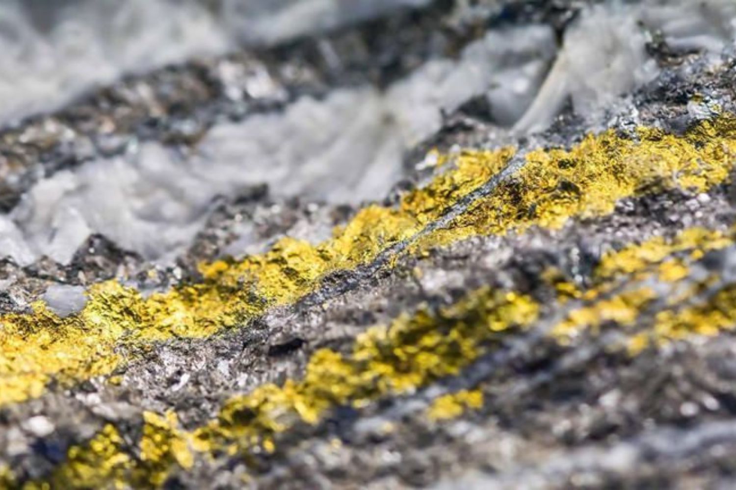 Geólogos descobrem jazida com mais de mil toneladas de ouro na China