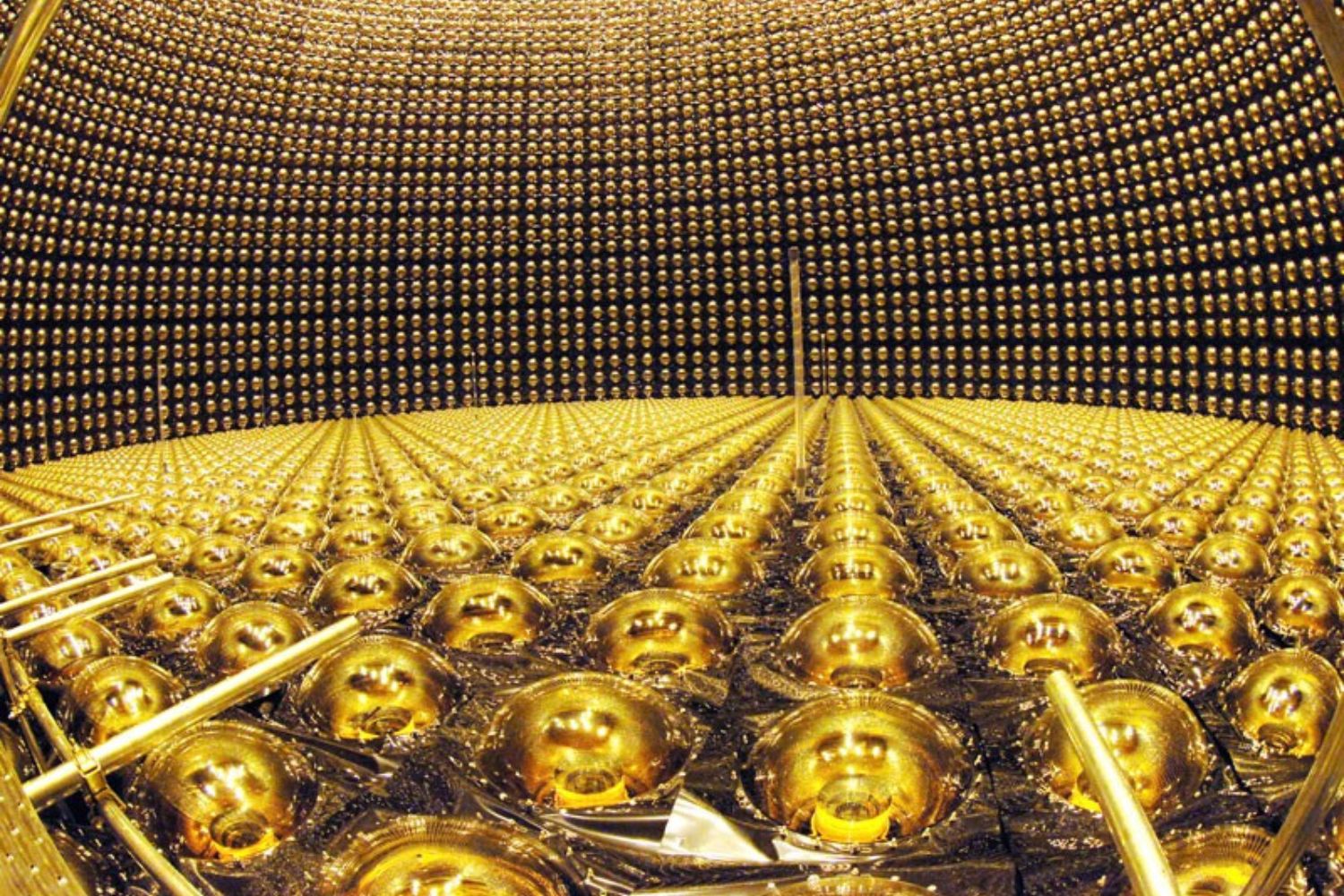 O Super-Kamiokande: O maior detector de neutrinos do mundo e um dos experimentos científicos mais impressionantes já construídos pelo ser humano