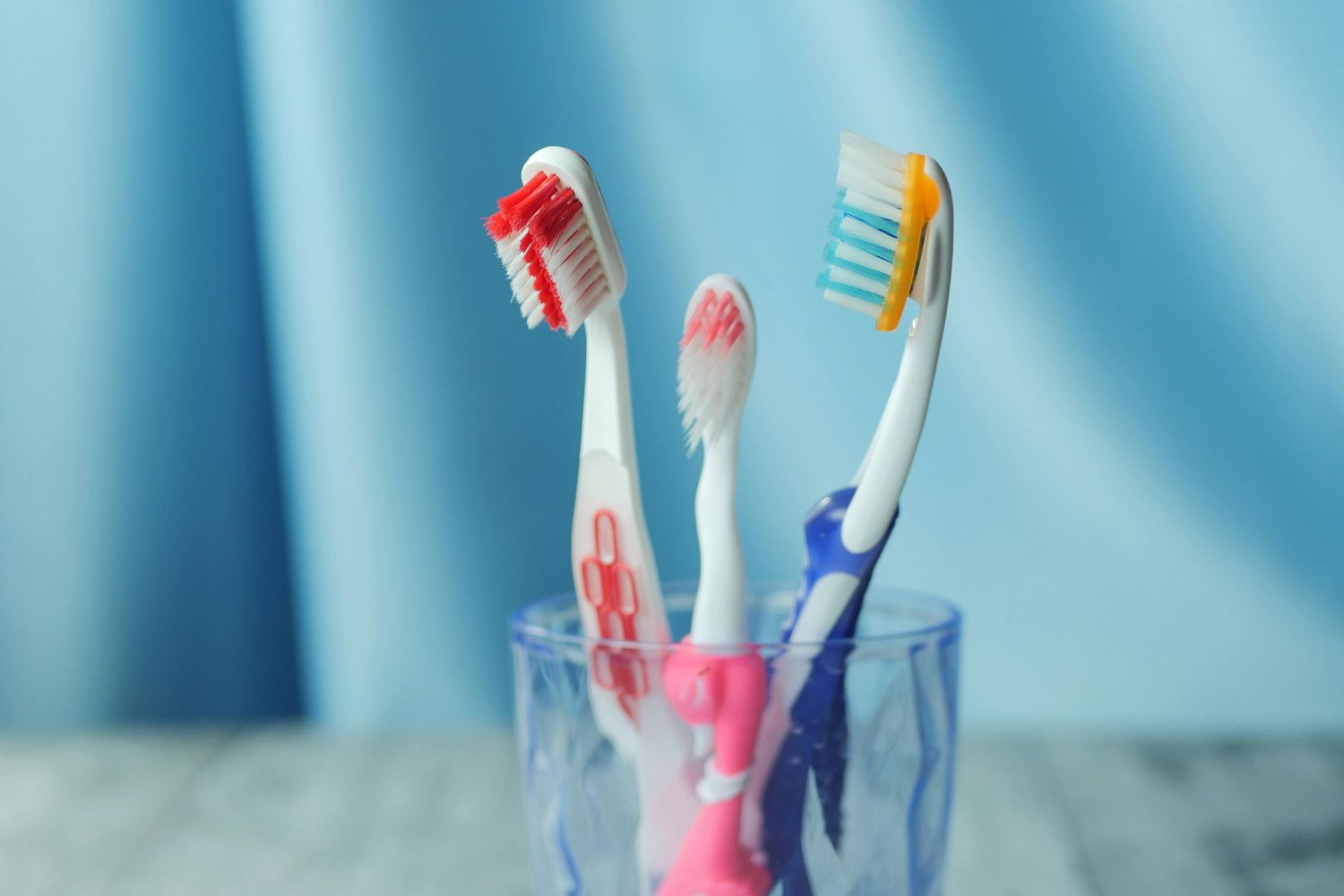 A hora certa de escovar os dentes pode te surpreender — veja as regras reais