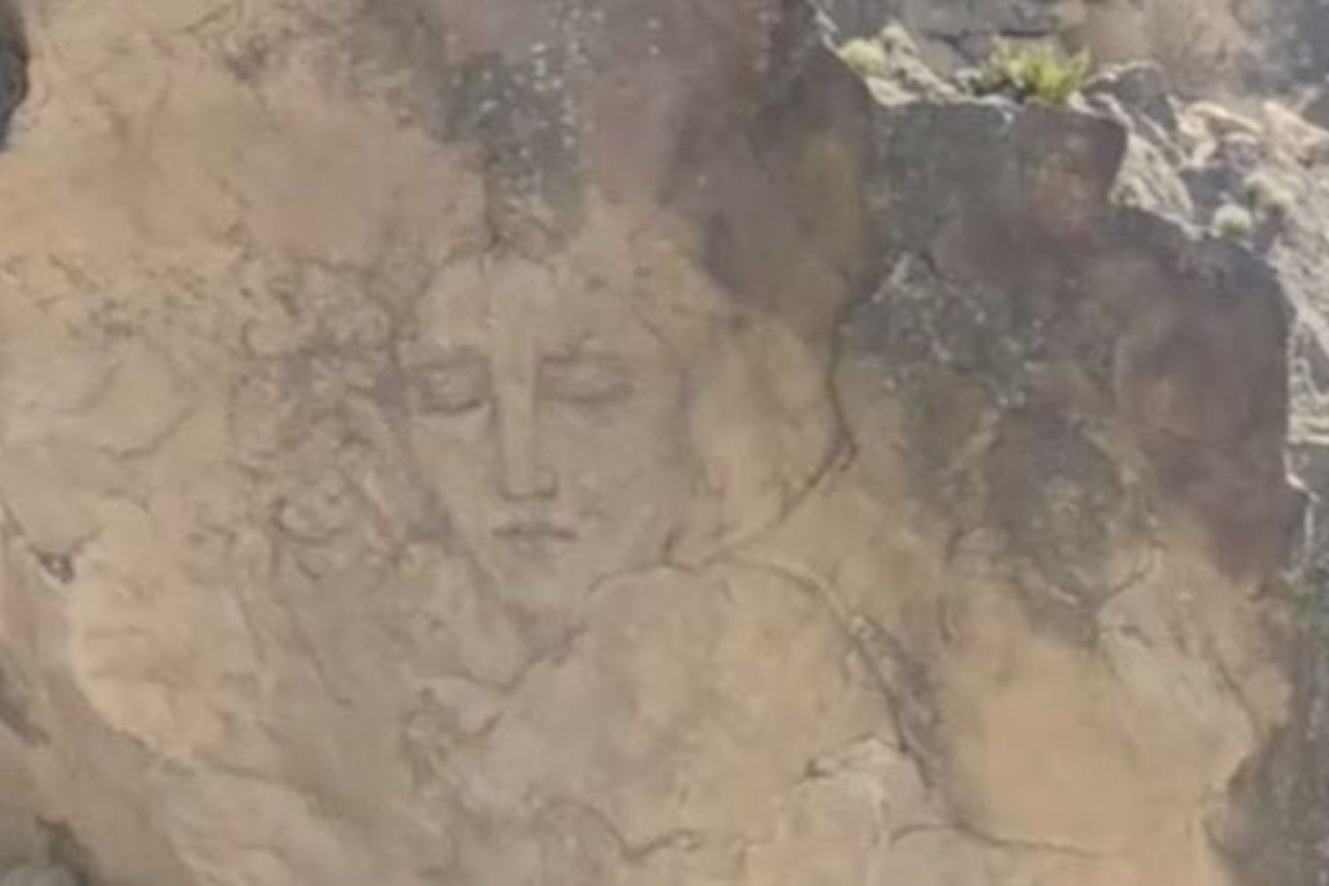 Imagem da Virgem Maria em montanha colombiana atrai multidões e divide opiniões