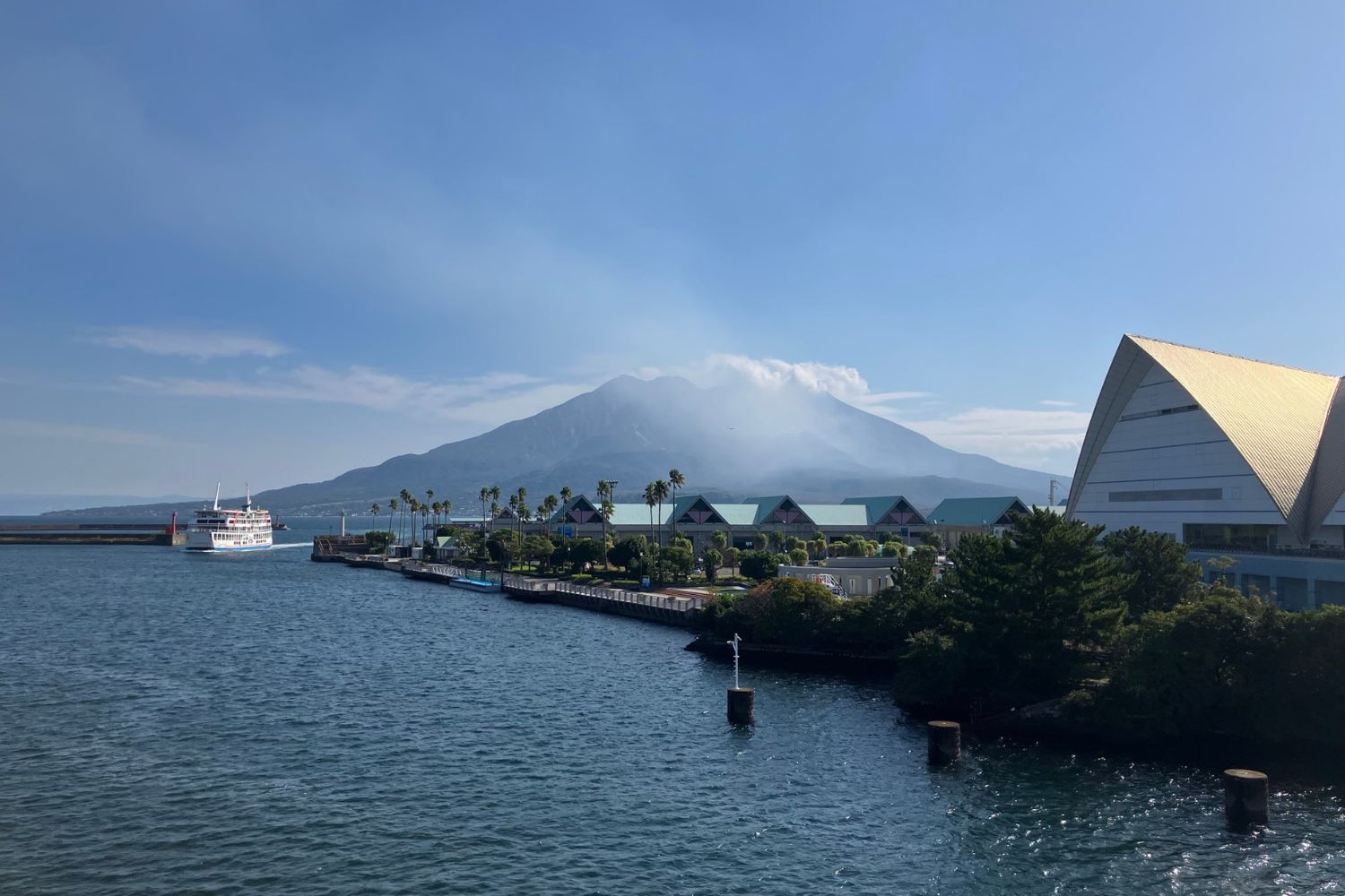 Erupção no Japão lança cinzas a 4 km e paralisa voos em Kyushu