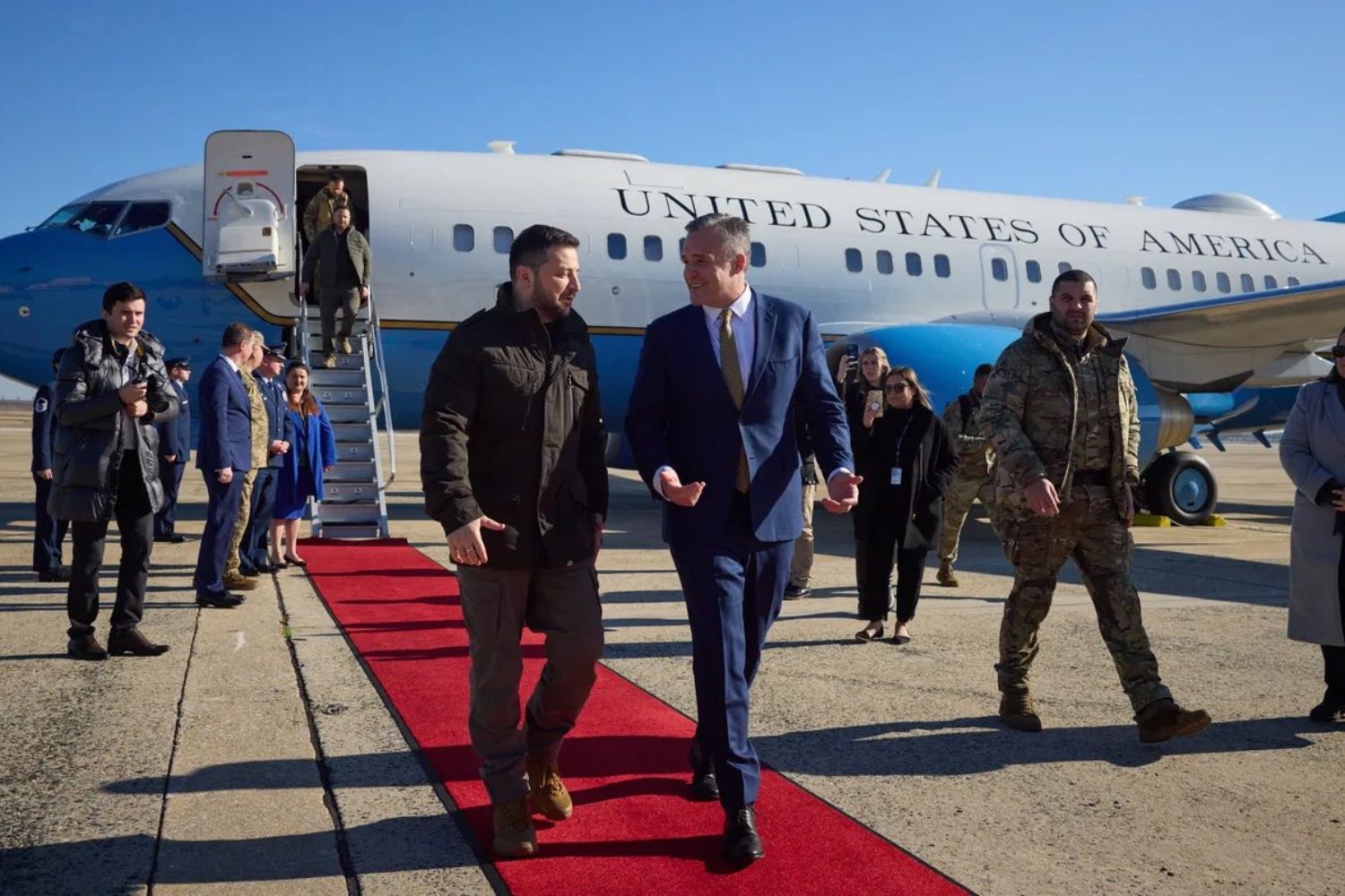 Ucrânia aceita base de plano dos EUA e reage à pressão por paz