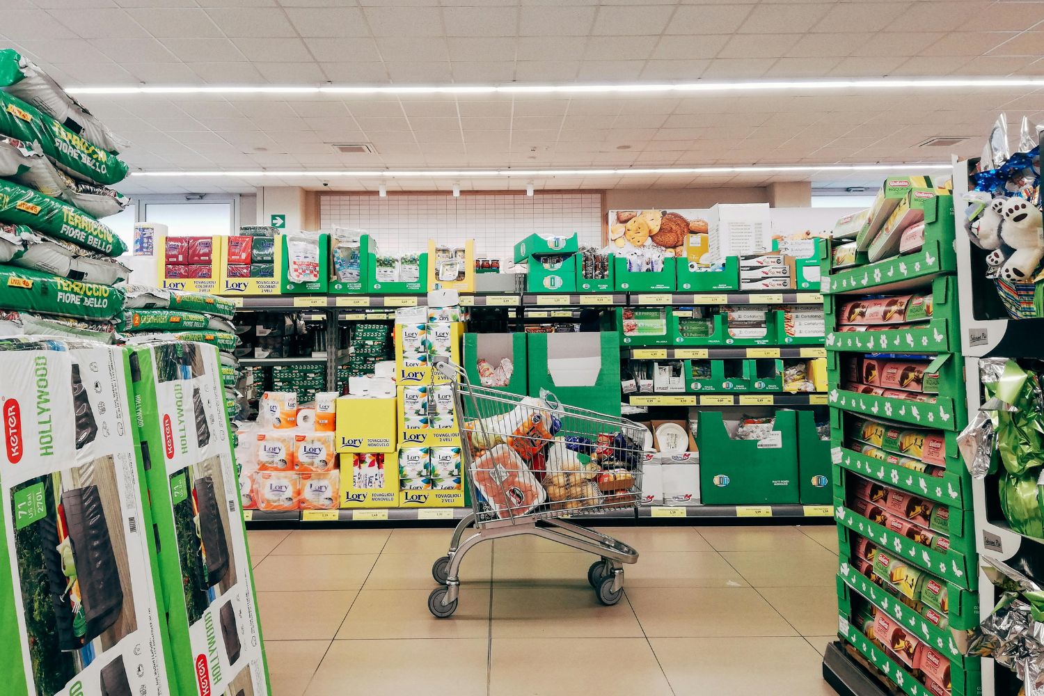Supermercados entram em alerta com falta de jovens para vagas