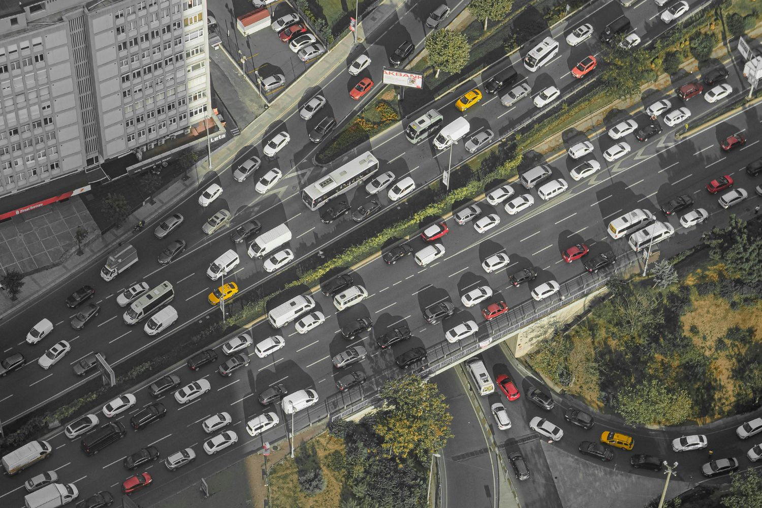 Rodízio em xeque: explosão de híbridos pode travar o trânsito em SP