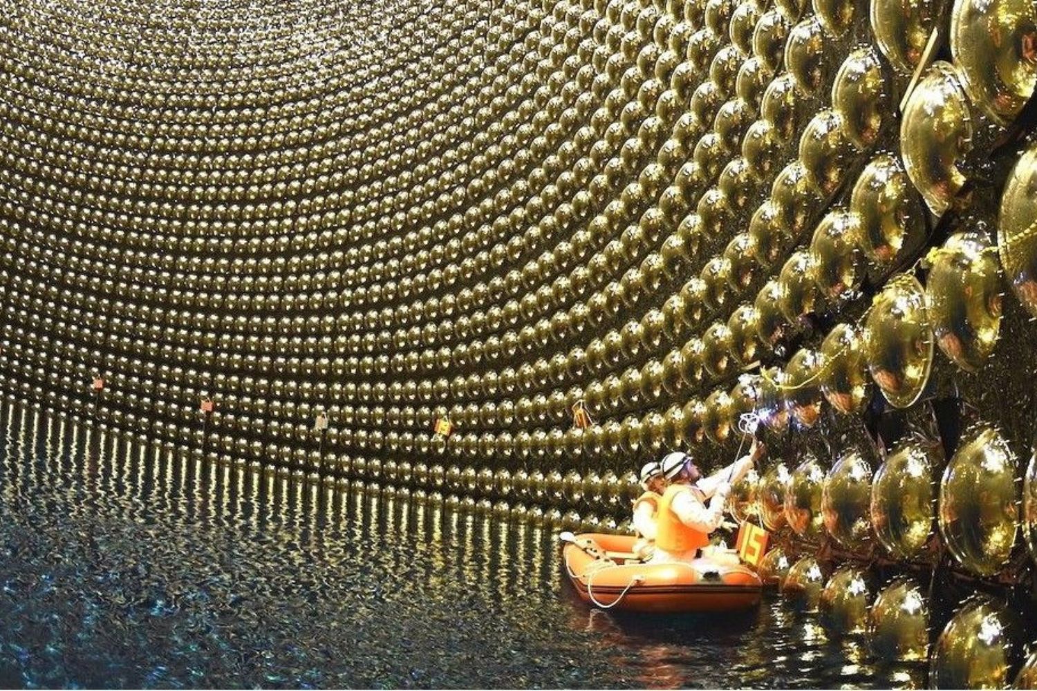 O Super-Kamiokande: O maior detector de neutrinos do mundo e um dos experimentos científicos mais impressionantes já construídos pelo ser humano