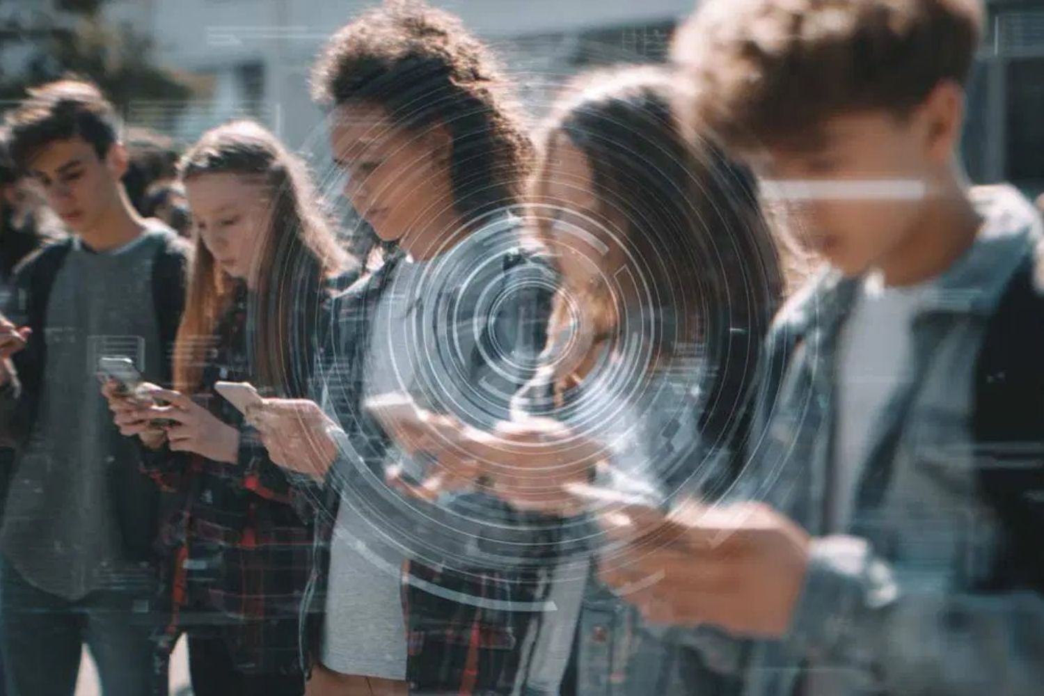 Qual a idade certa para dar o primeiro celular? A ciência responde