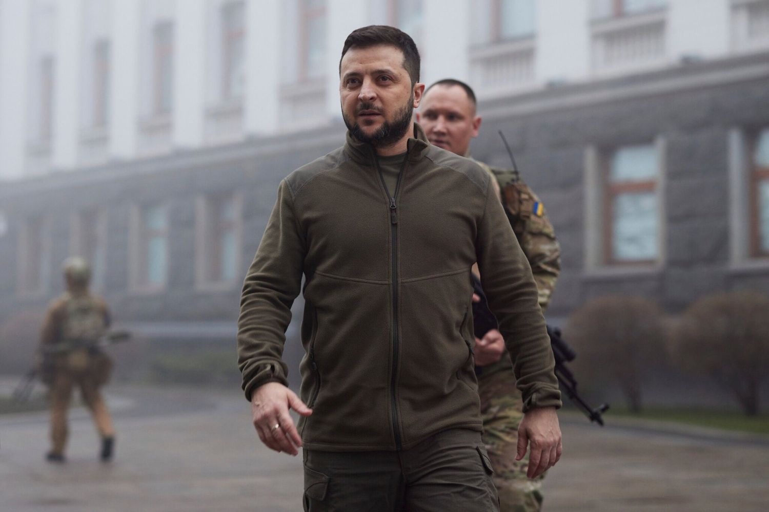 Zelensky admite concessão territorial e muda tom sobre a guerra