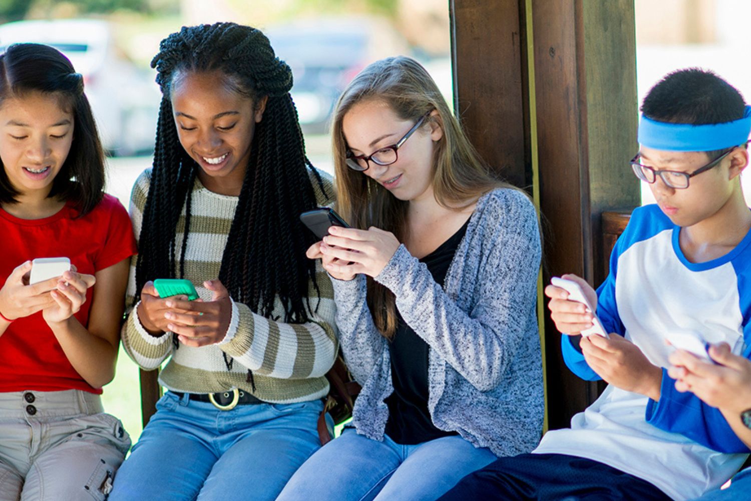 Qual a idade certa para dar o primeiro celular? A ciência responde