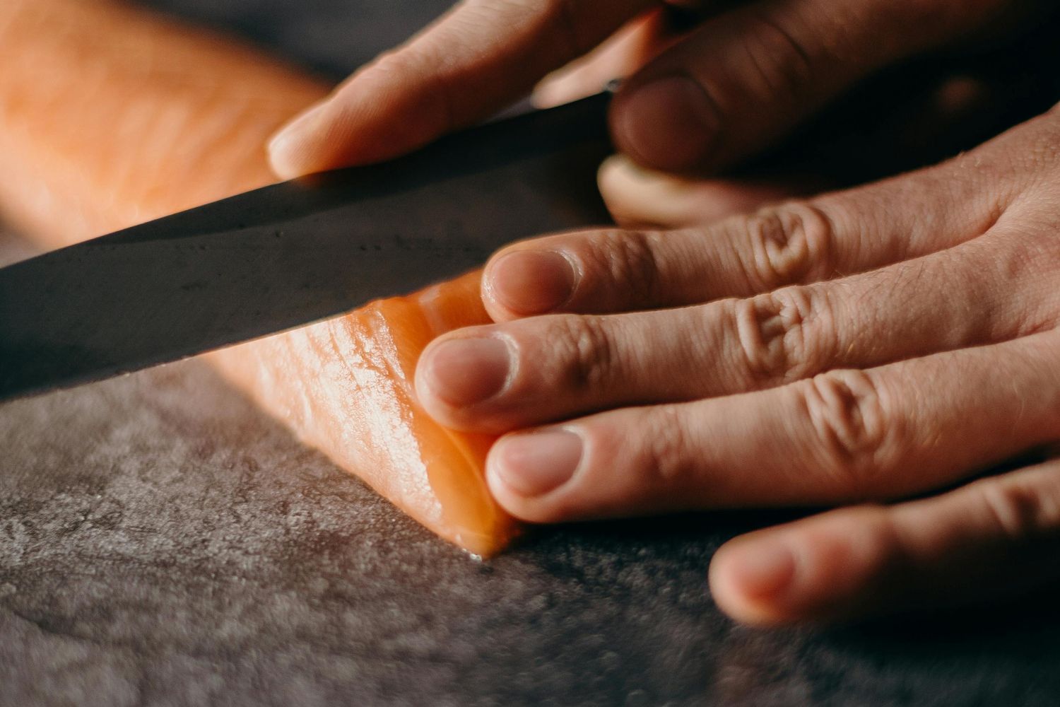 Alerta no prato: salmão pode esconder até 70 parasitas