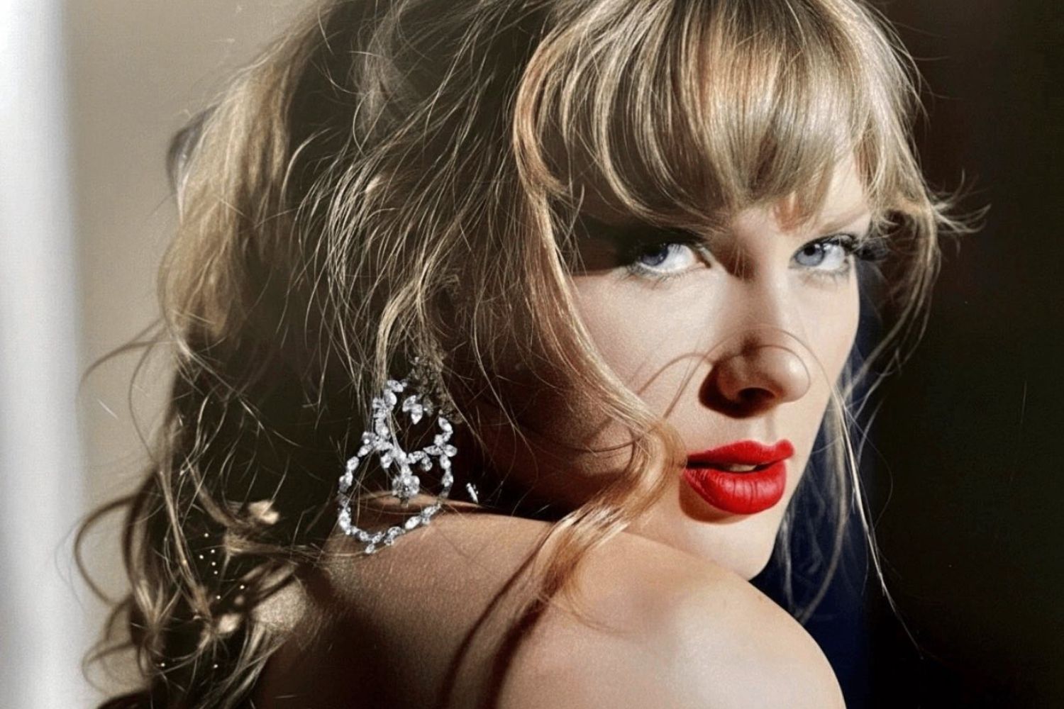 Taylor Swift distribui mais de R$ 1 bilhão em bônus e surpreende equipe