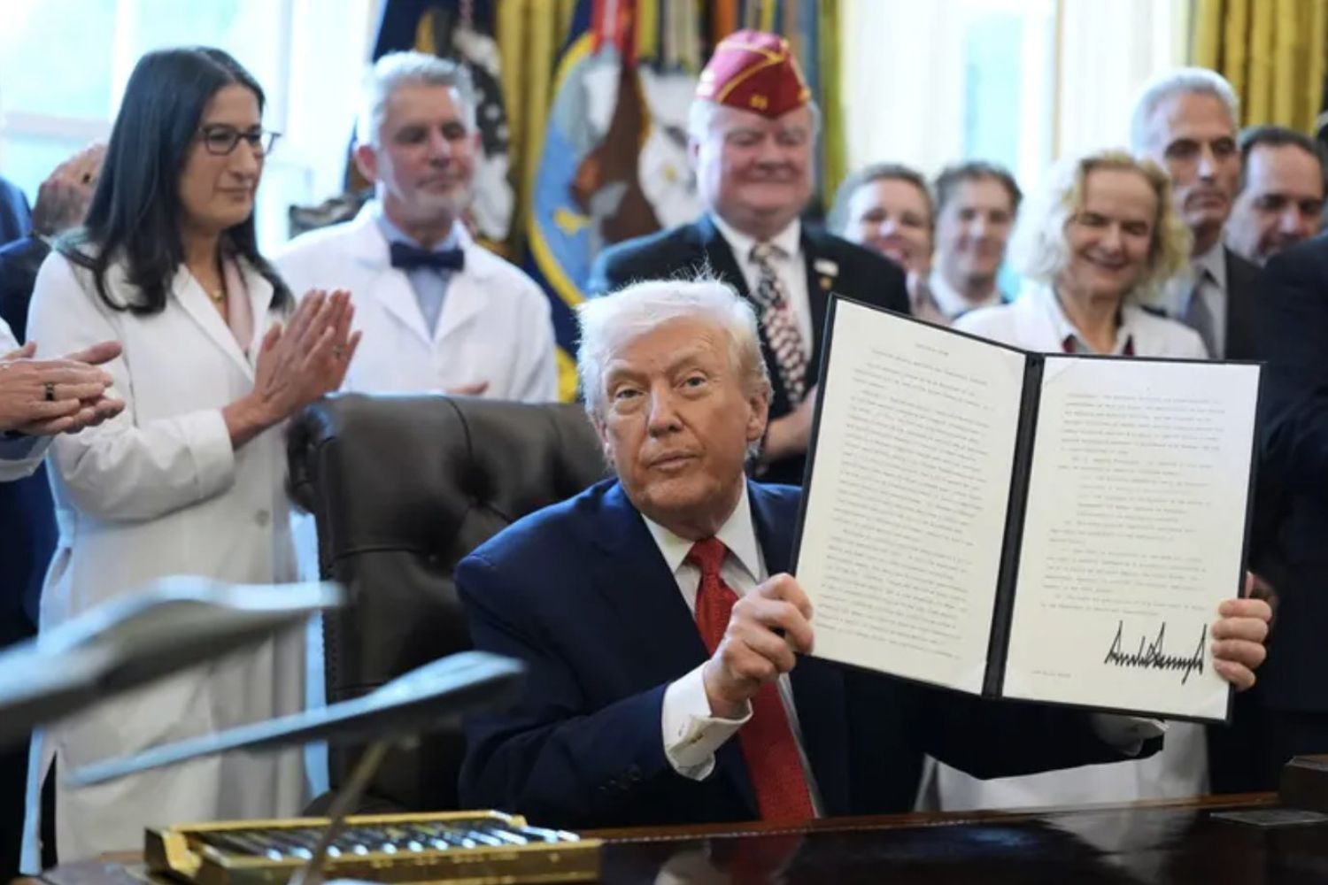 Trump propõe reclassificar a maconha e agita política nos EUA