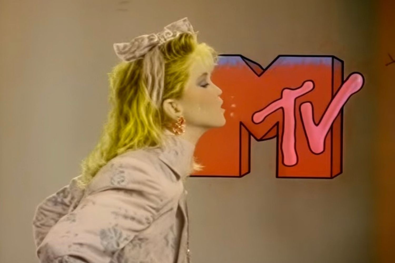 Depois de mais de quatro décadas moldando gerações, um nome lendário da música vai desaparecer da televisão como sempre foi conhecido