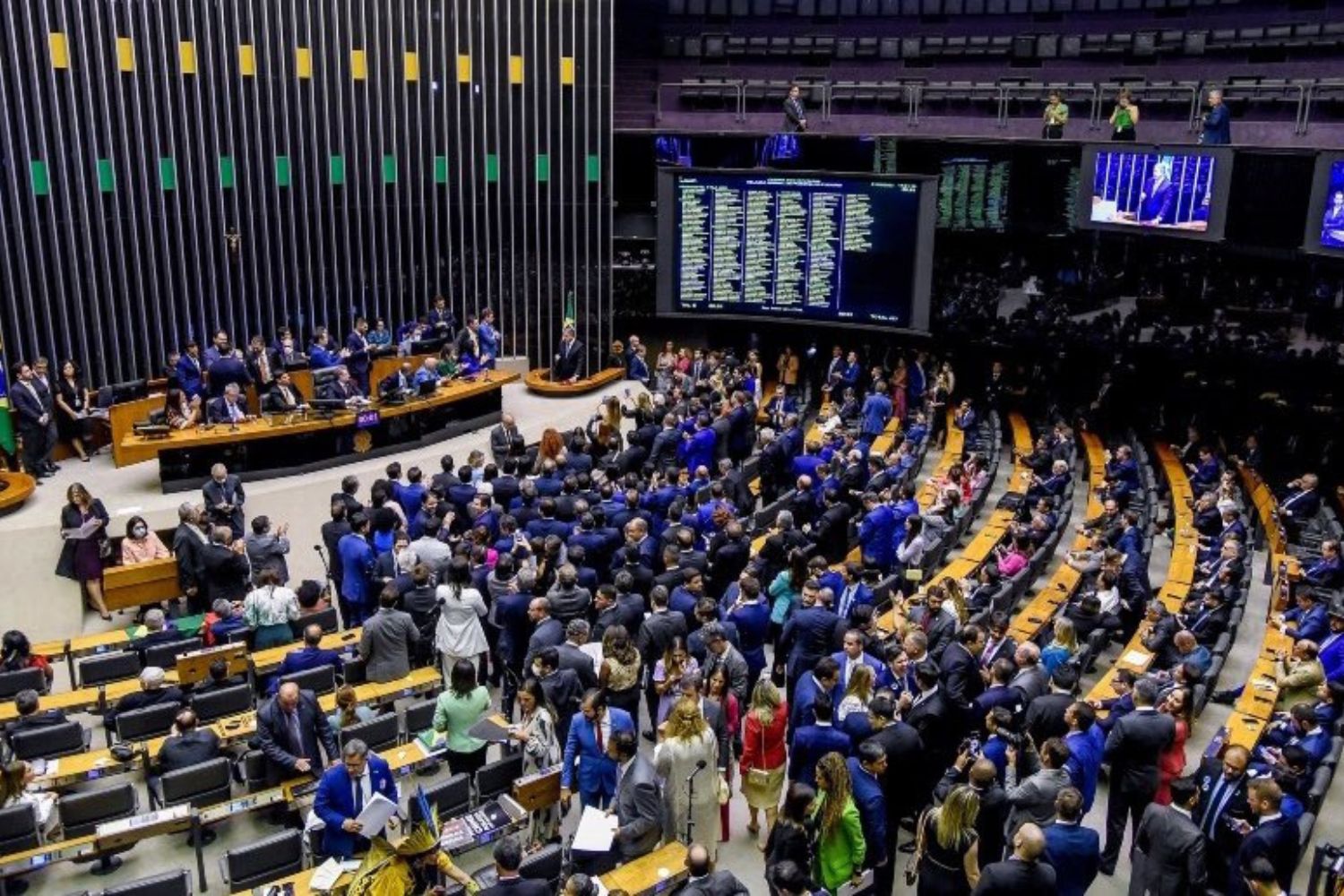 Câmara aprova projeto que muda o cálculo das penas para crimes ligados aos ataques de 8 de janeiro