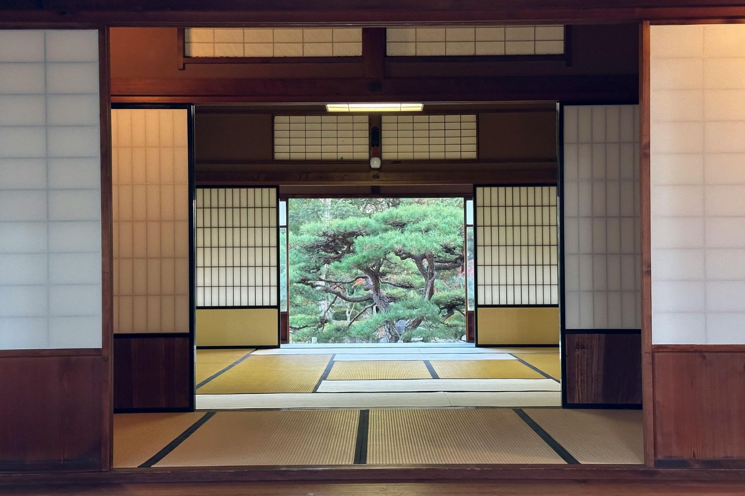O costume que ajuda japoneses a enfrentar noites quentes