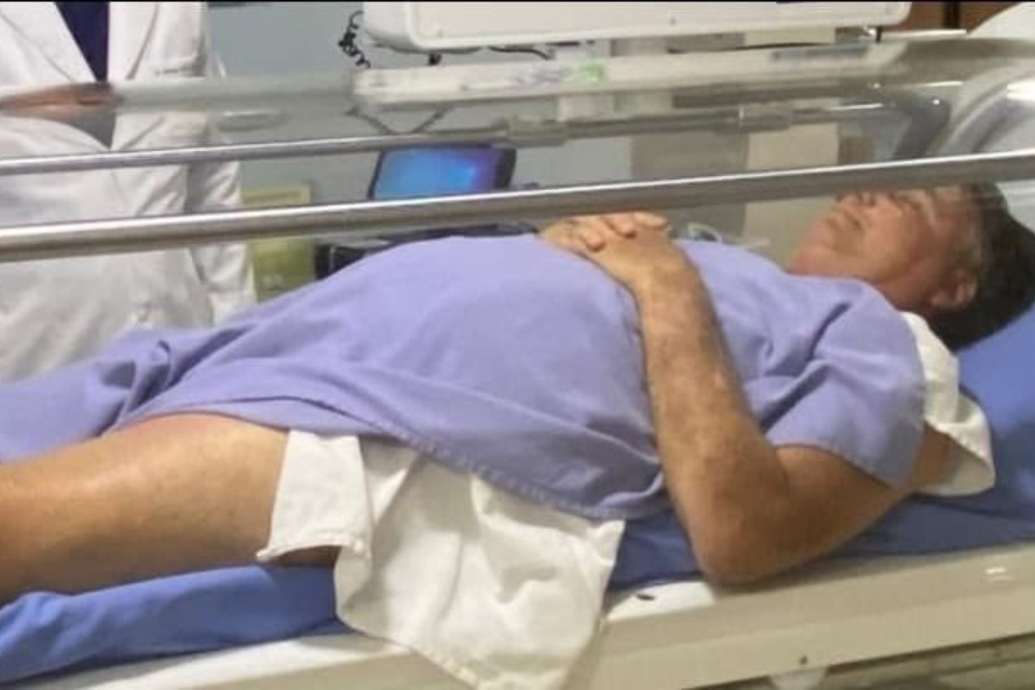 Bolsonaro passa por novo procedimento cirúrgico em Brasília