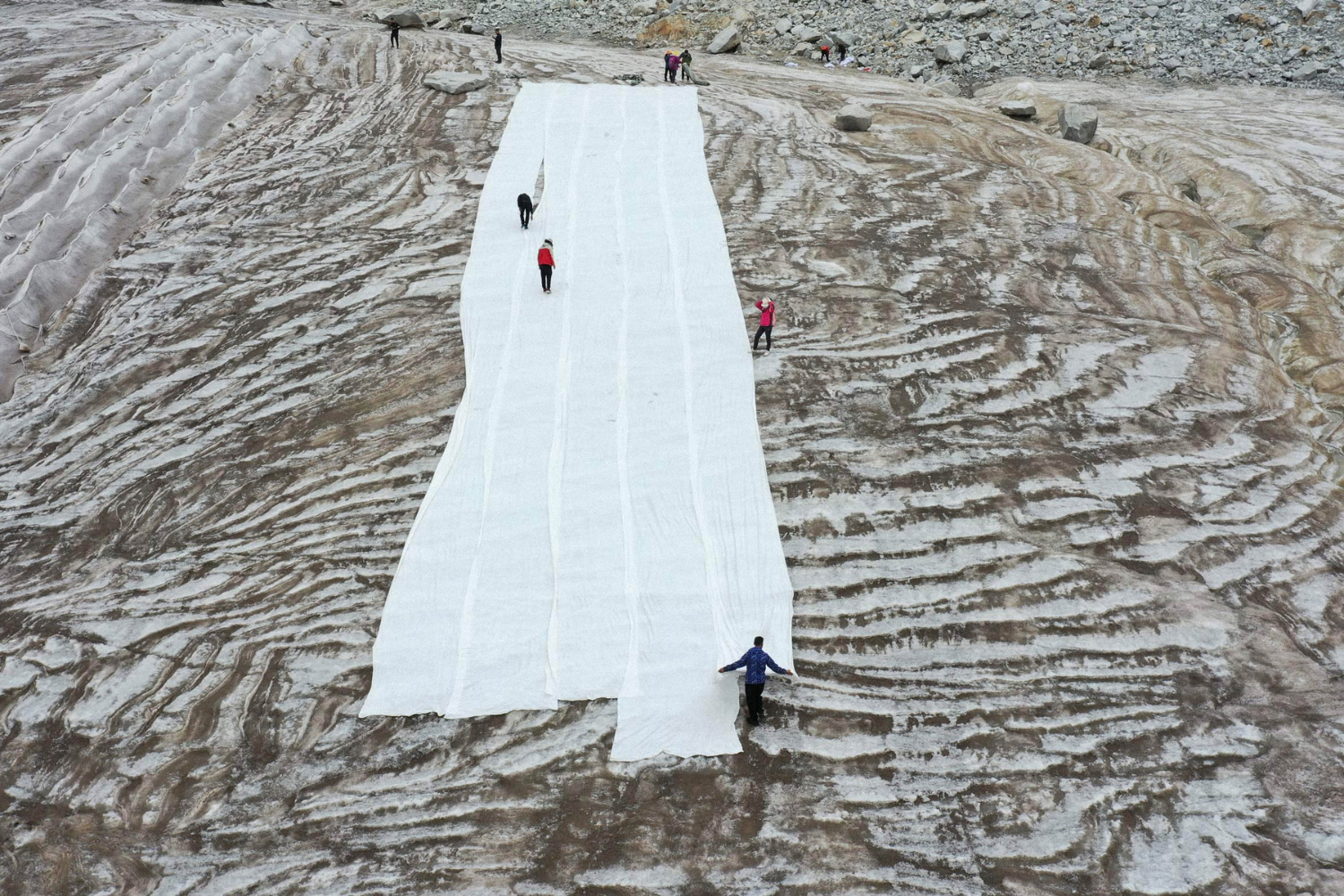 China Está Cubriendo Los Glaciares Con Mantas Geotextiles Gigantes