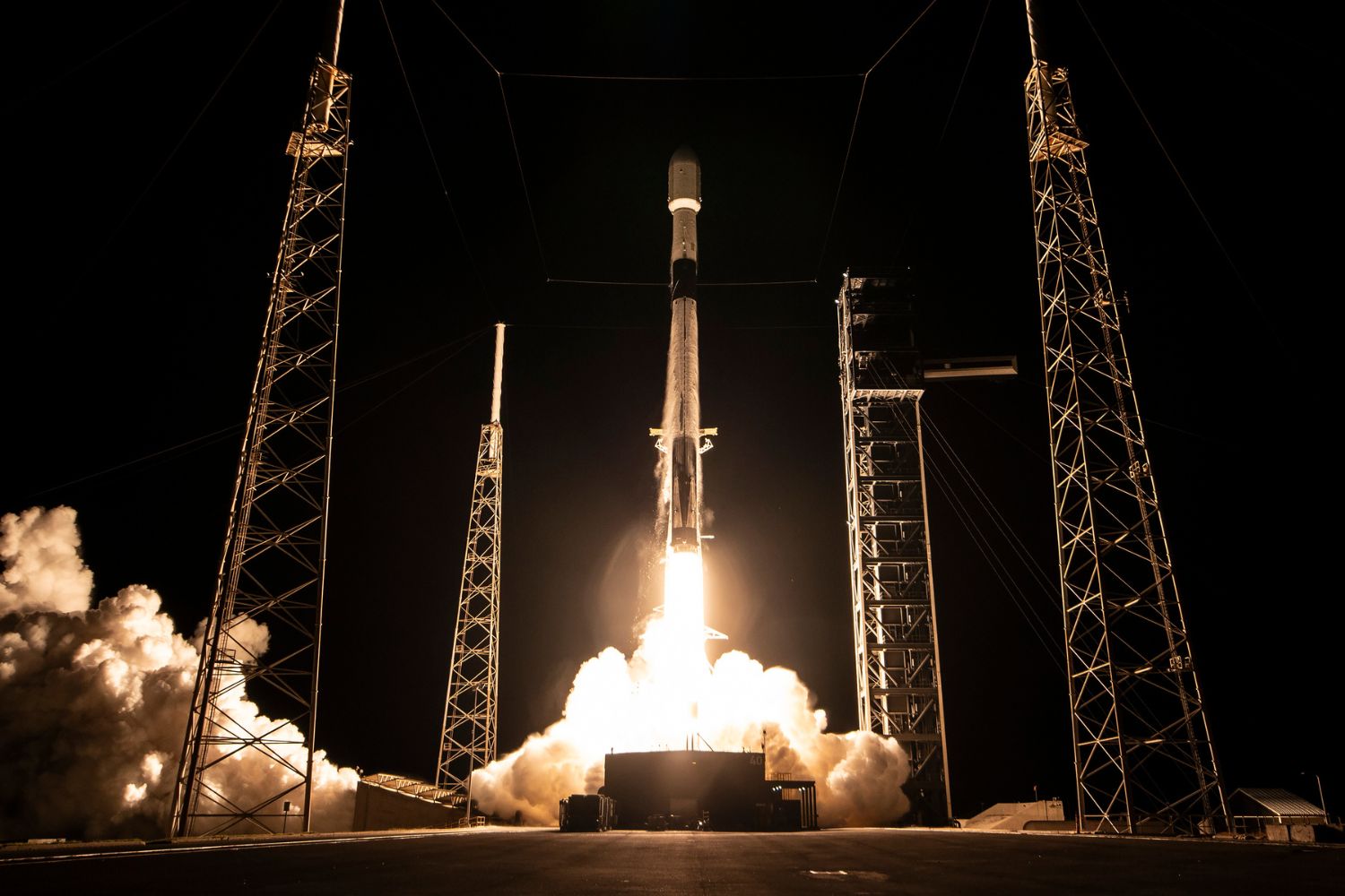 Um satélite militar europeu avaliado em bilhões perdeu contato após uma colisão misteriosa no espaço