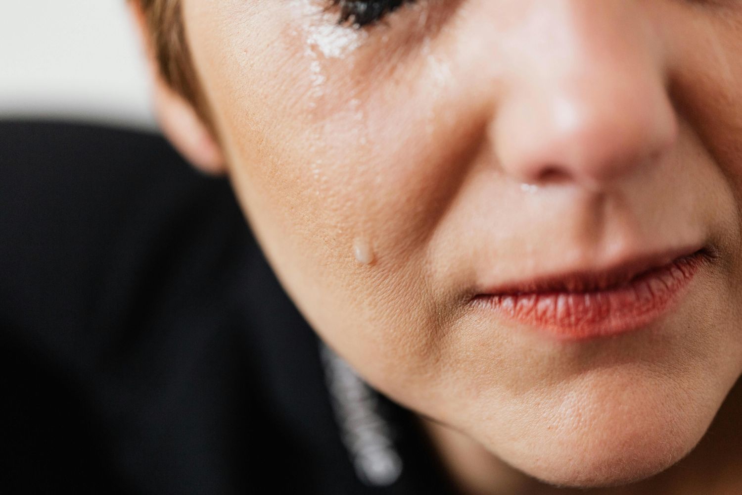 O mistério humano das lágrimas: por que choramos quando a emoção transborda