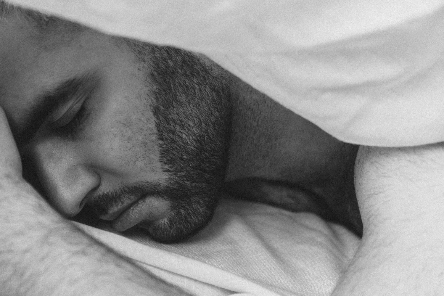 A ciência explica por que dormir pouco custa caro