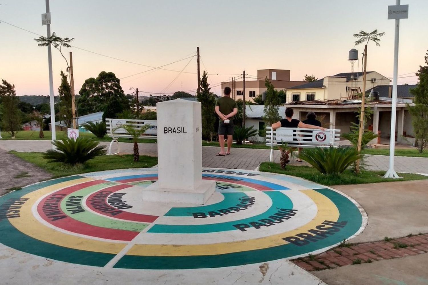 A fronteira onde Brasil e Argentina se misturam todos os dias