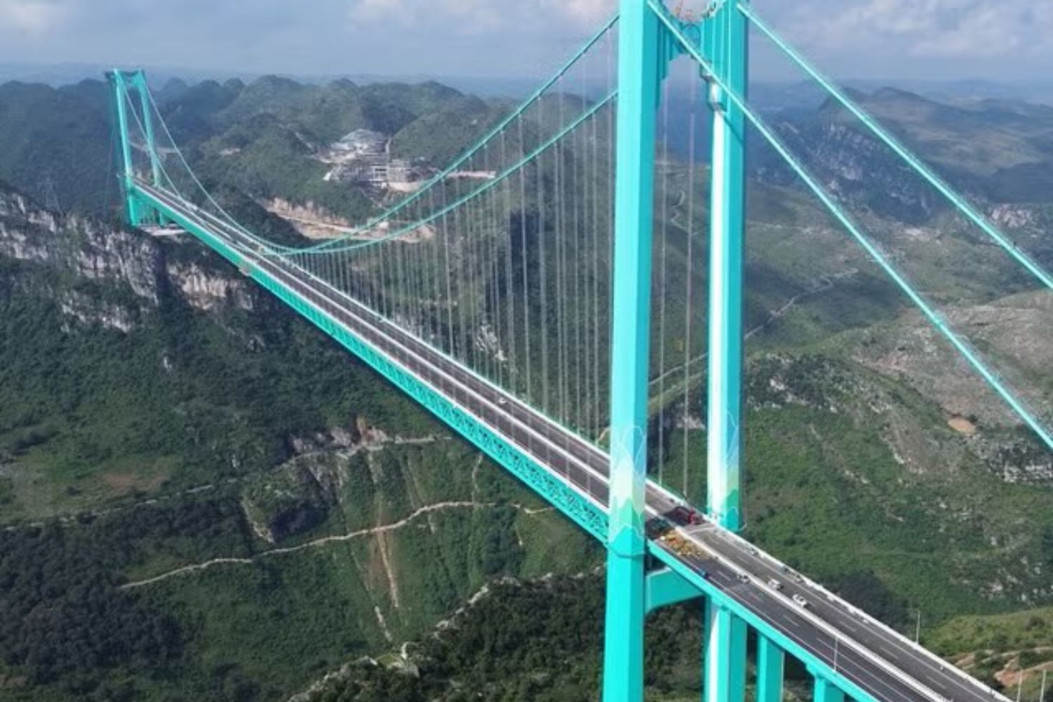 A ponte que partiu uma montanha e mudou o tempo no mapa da China